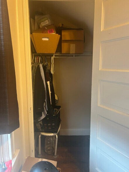 Building Photo - 1515 W Wilson Ave