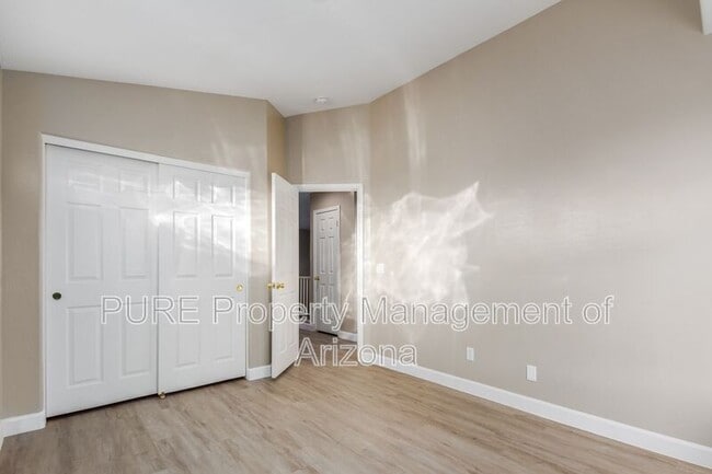 Building Photo - 10512 W Almeria Rd