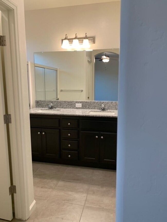 Building Photo - 4613 W Flagstaff Ave