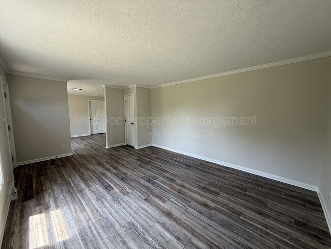 Building Photo - 10504 Benchmark Rd