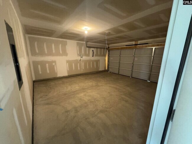 Building Photo - 3072 Hallsdale Dr