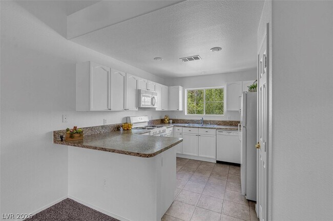 Building Photo - 353 Amber Pine St