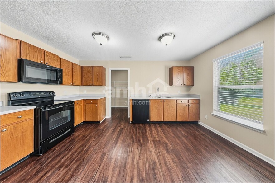 Building Photo - 10395 Carrington Way