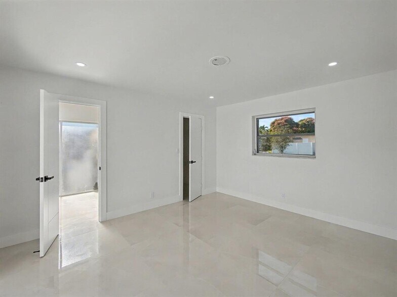 Building Photo - 1940 NW 32nd St