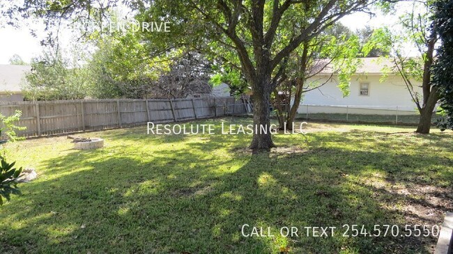 Building Photo - Renovated Harker Heights Gem – Stylish Liv...