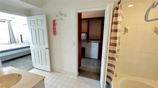 Building Photo - 3255 NE 184th St