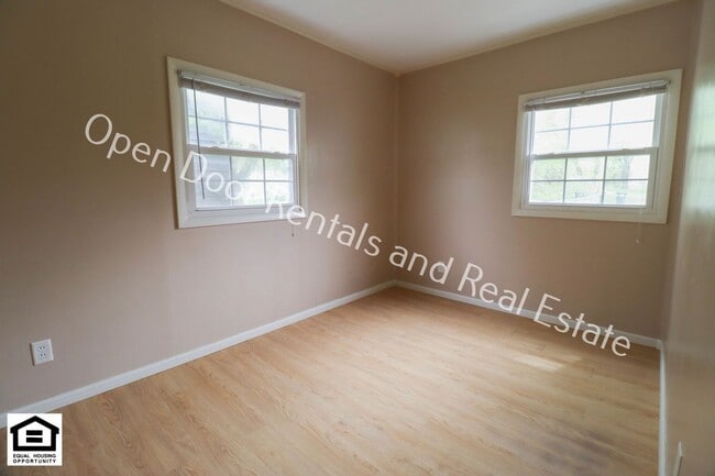 Building Photo - Great 2 bedroom home!