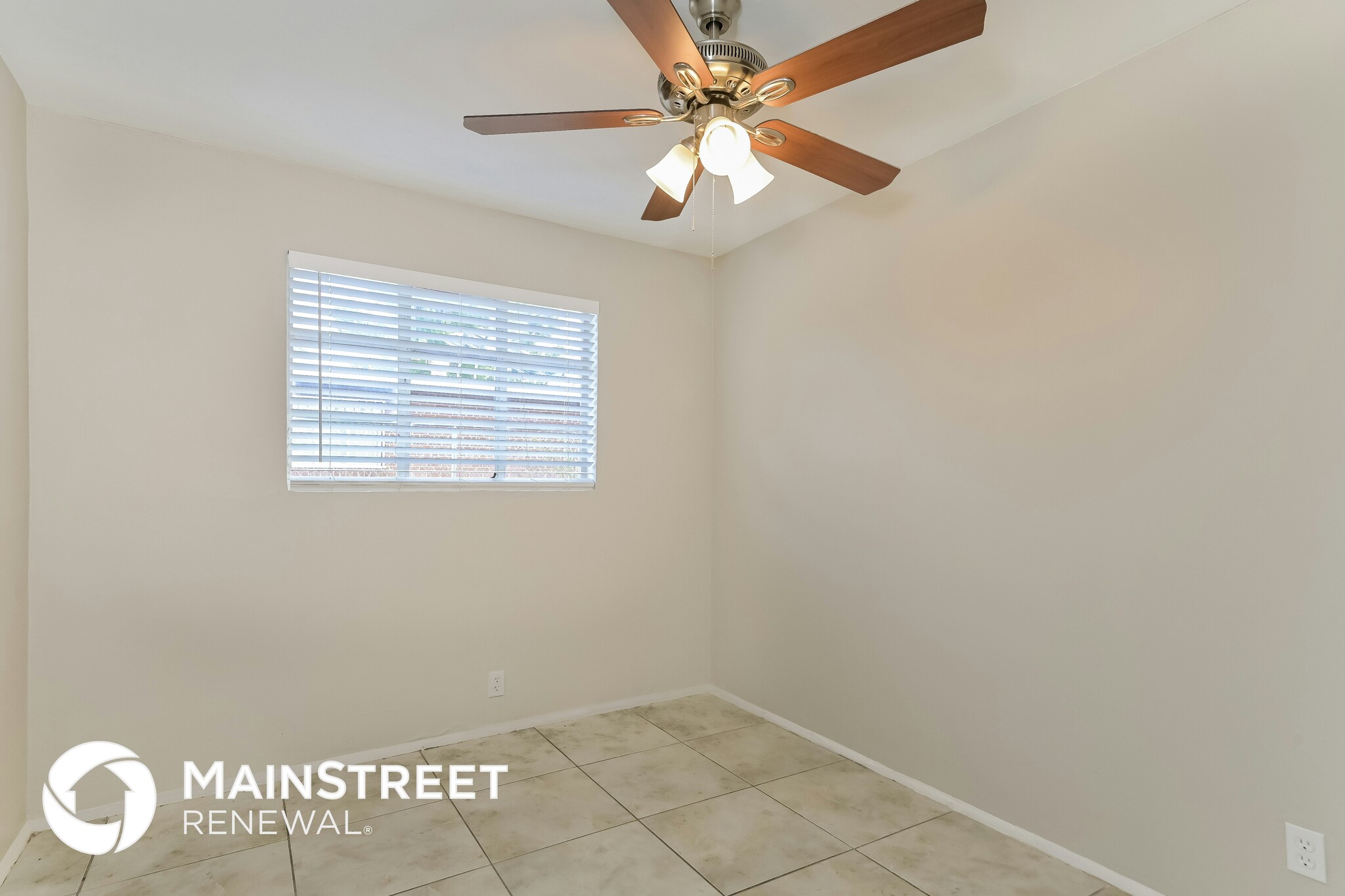 Building Photo - 3701 E Dover Stravenue