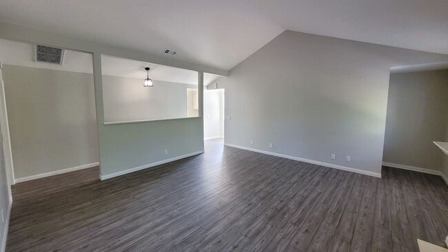 Building Photo - g13427