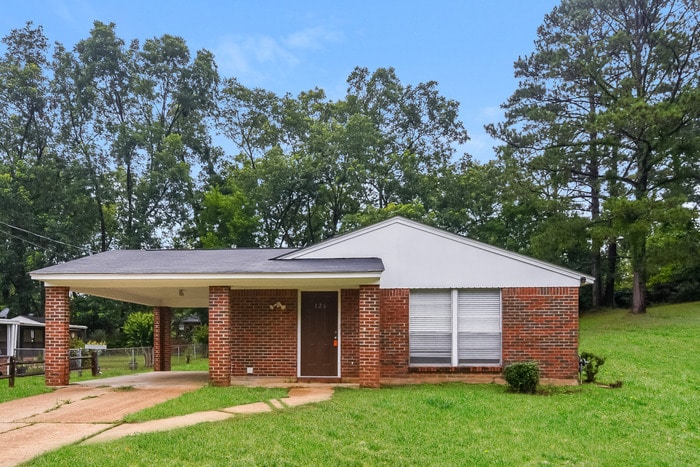 Primary Photo - 126 Magnolia Dr