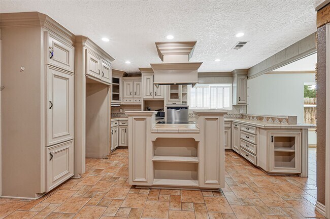 Building Photo - 7742 Whidbey Island Dr