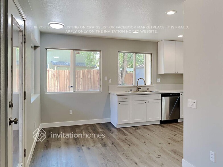 Building Photo - 8374 Hillsbrook Dr