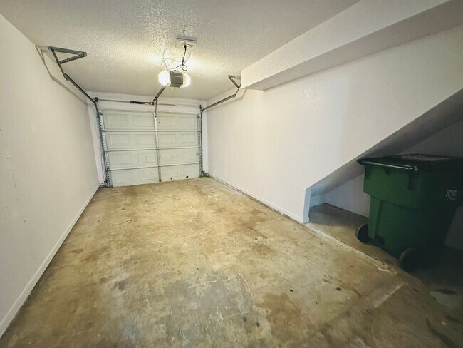 Building Photo - 152 RIDGE