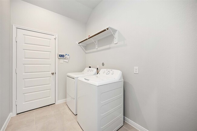 Building Photo - 11824 E Gate Dr