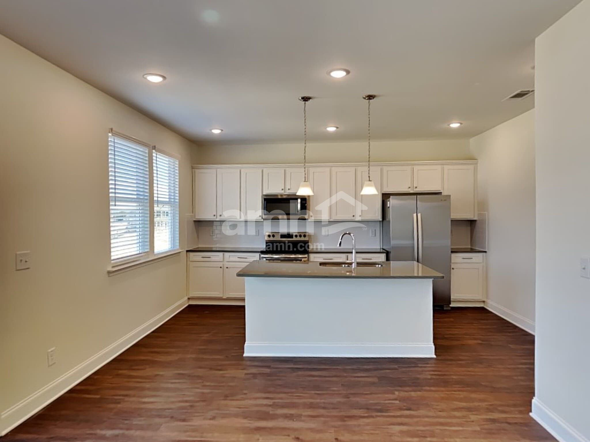 Building Photo - 3901 Chivalry Dr