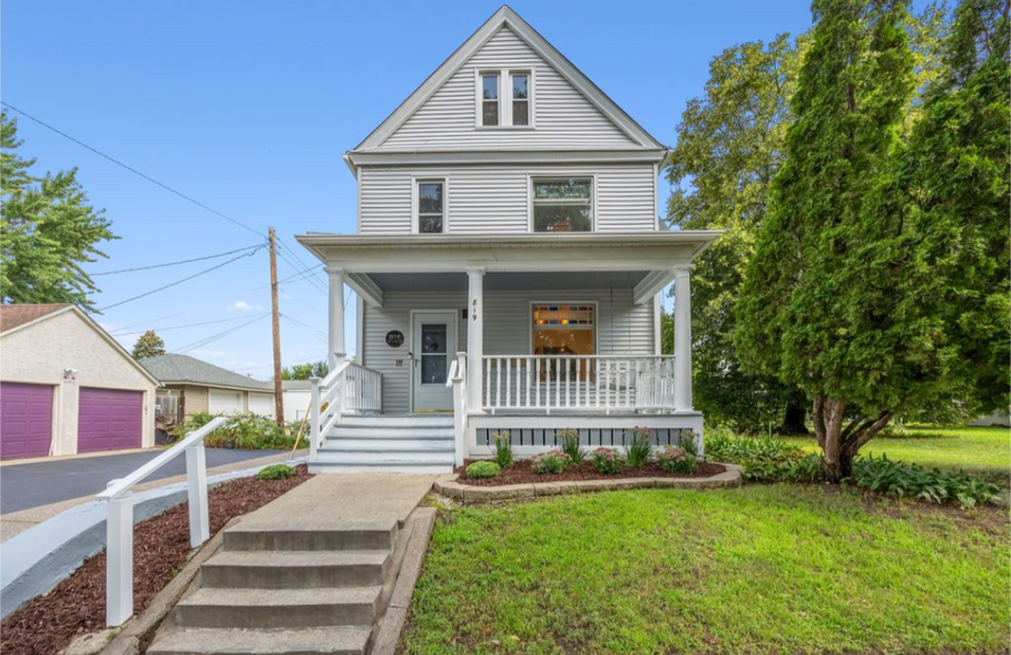 Building Photo - 819 24th Ave NE