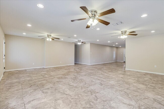 Building Photo - 2111 E Lott Ave