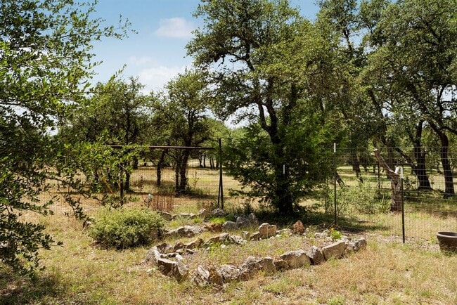 Building Photo - 2591 Spring Valley Dr