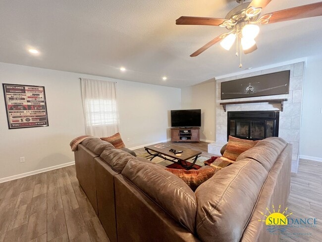 Building Photo - Gorgeous 3 Bedroom Home in Shalimar!