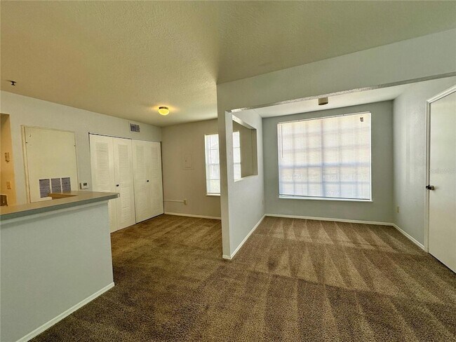 Building Photo - 1610 Columbia Arms Cir