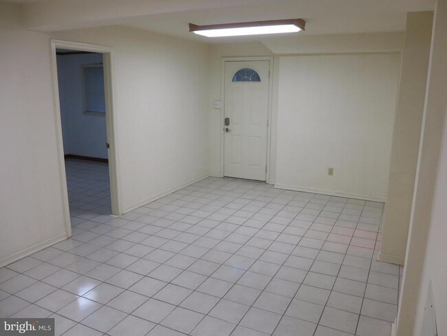 Building Photo - 6322 Linway Terrace