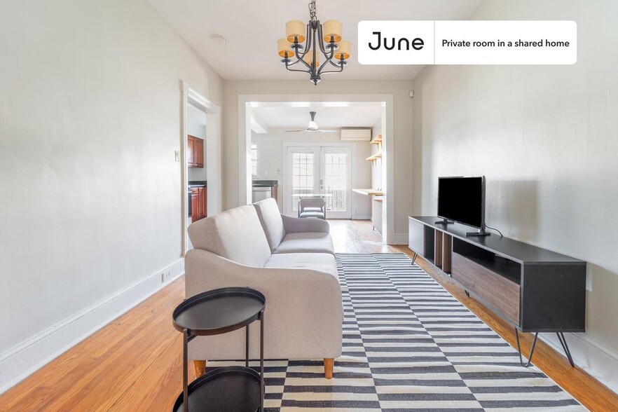Building Photo - Room in Shared 2 bed/1 bath home in Columbia Heights