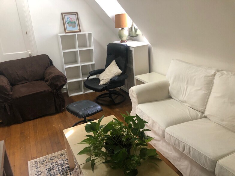 Building Photo - 2879 Ludlow Rd