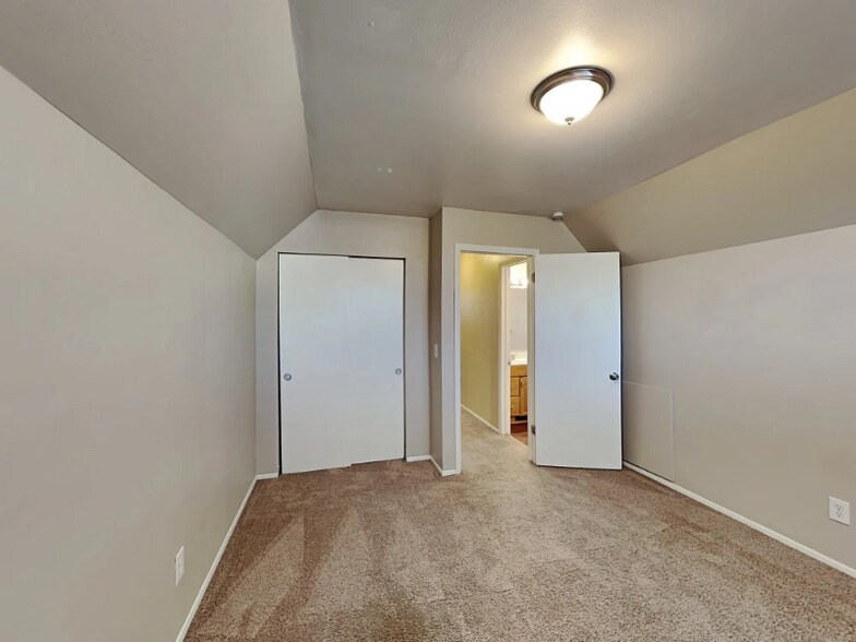 Building Photo - 14999 E Stanford Dr