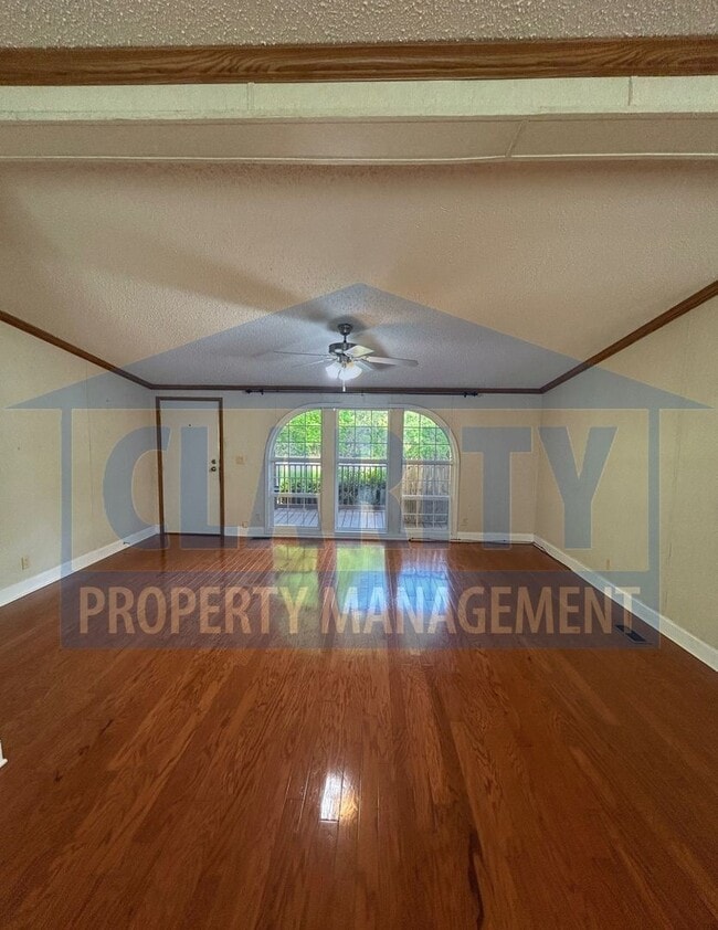 Building Photo - Three bedroom, single level home in Old Fo...