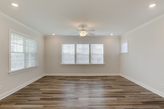 Building Photo - Light & Bright 4BR 3BA house in Tryon, Wak...