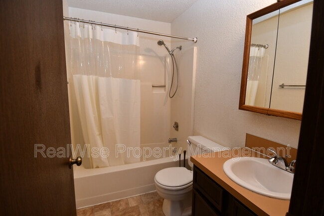 Building Photo - 314 NW Tumlin Ave