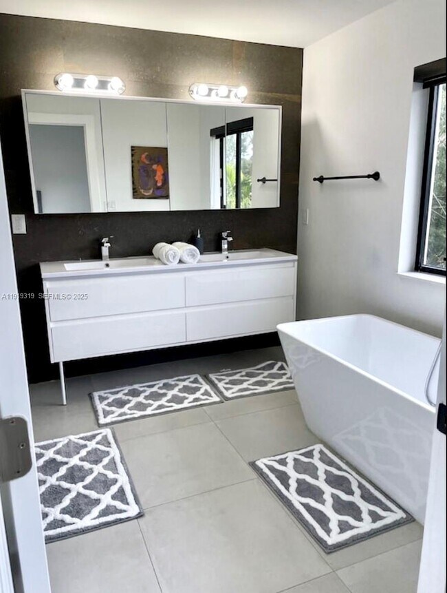 Building Photo - 3282 SW 44th St