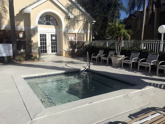 Building Photo - 01 + Den water included - Frist Floor unit...