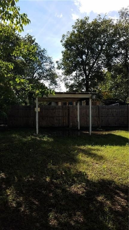 Building Photo - 756 N Barton Ave