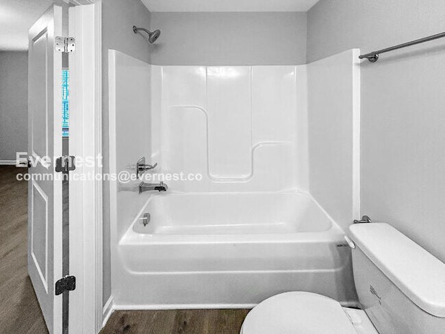 Building Photo - Limited Time Special Offer / 2 Bed/ 2.5 Bath Townhome with Off-Street Parking / Pet-Friendly / Co...