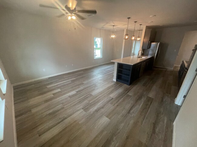 Building Photo - 407 E Houston St