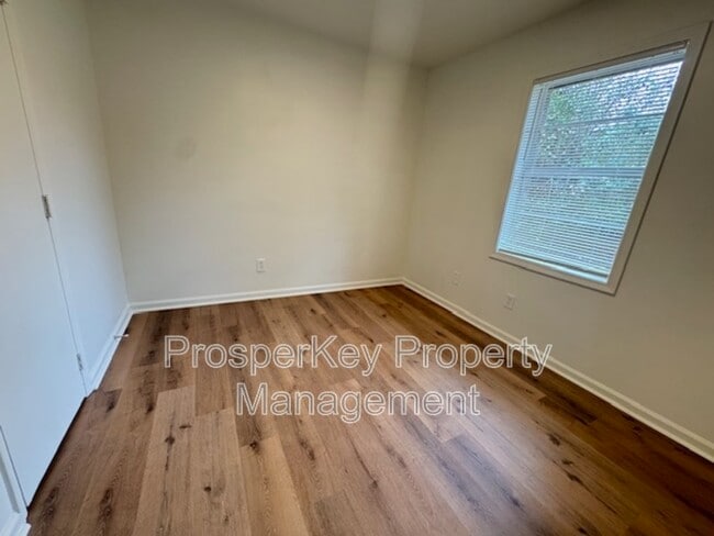 Building Photo - 6311 Bradshaw Dr