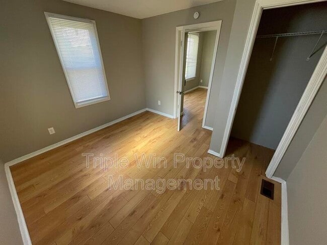 Building Photo - 4831 Oldenburg Ave