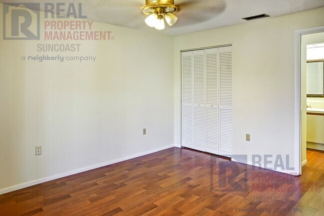 Building Photo - 251 Fenwick Dr