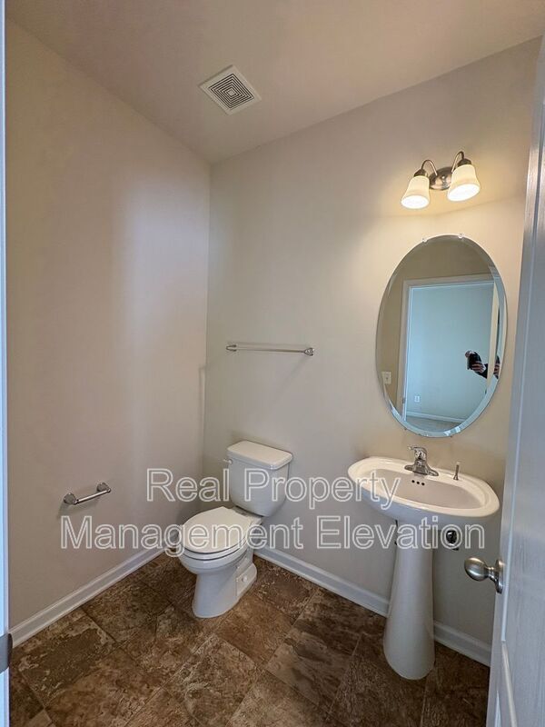 Building Photo - 249 Schramm Lp