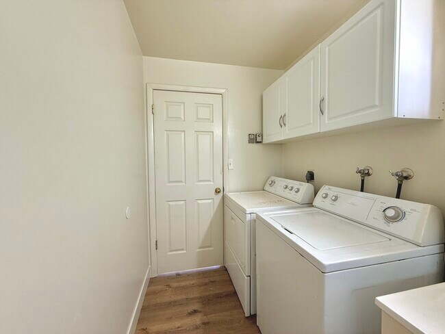 Building Photo - 285 N 300 W