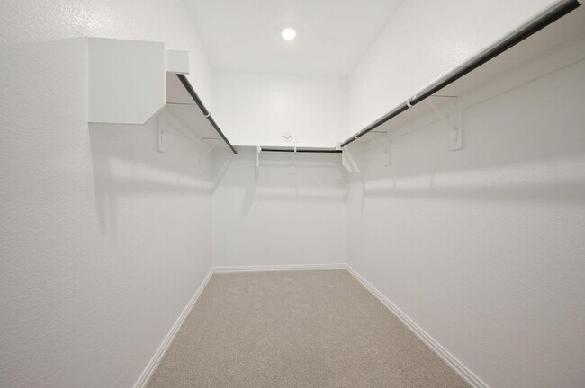 Building Photo - 3412 Brompton Dr