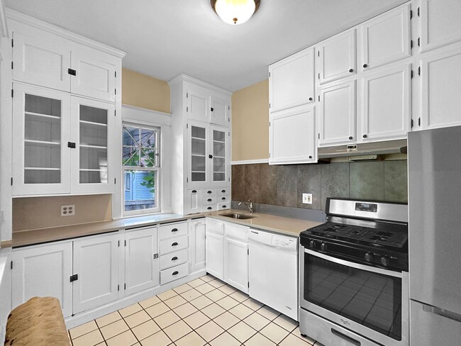 Building Photo - 381 Cleveland Ave N