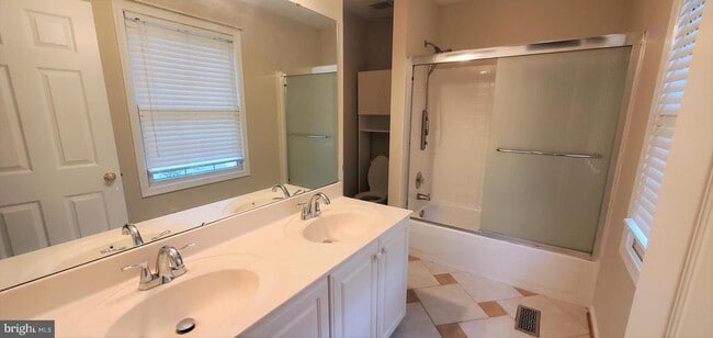 Building Photo - 106 Lindenridge Road