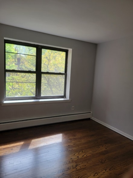 Building Photo - 821 Central Ave