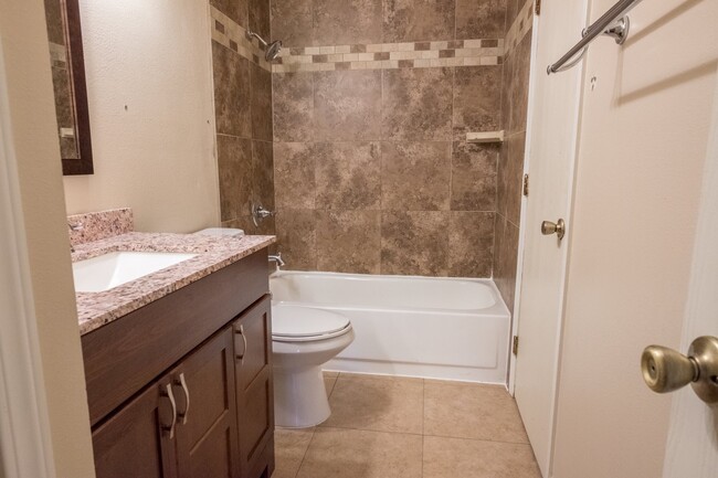 Building Photo - Charming 3-Bedroom Home with Stunning Pike...
