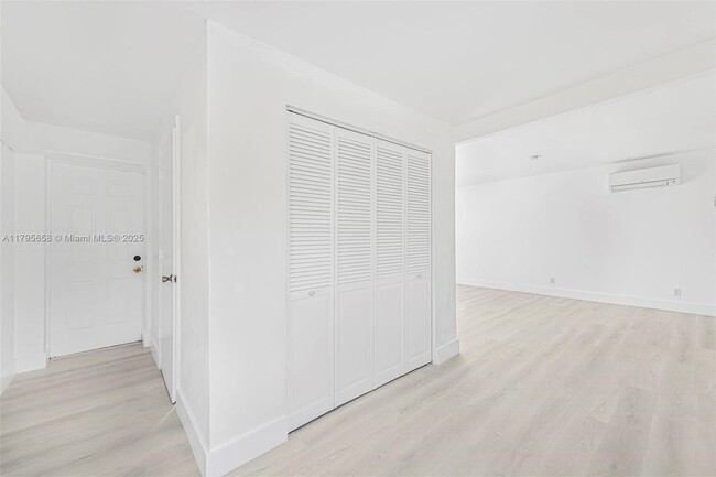 Building Photo - 3241 SW 40th Ave