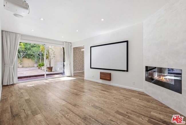 Building Photo - 1557 S Beverly Glen Blvd