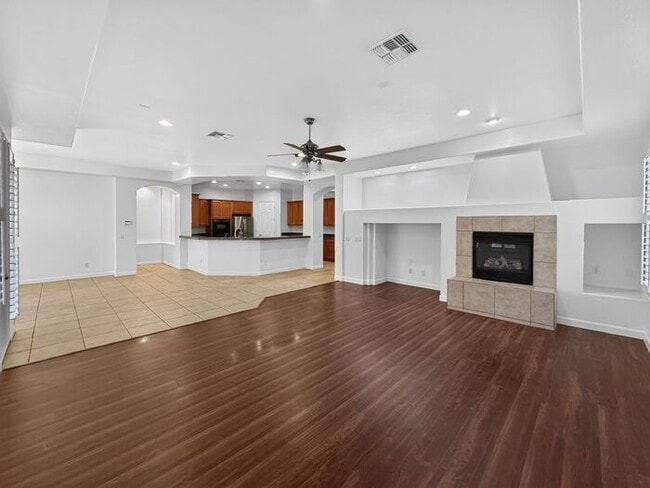 Building Photo - Spacious 3 car garage home at Paseo Trail!