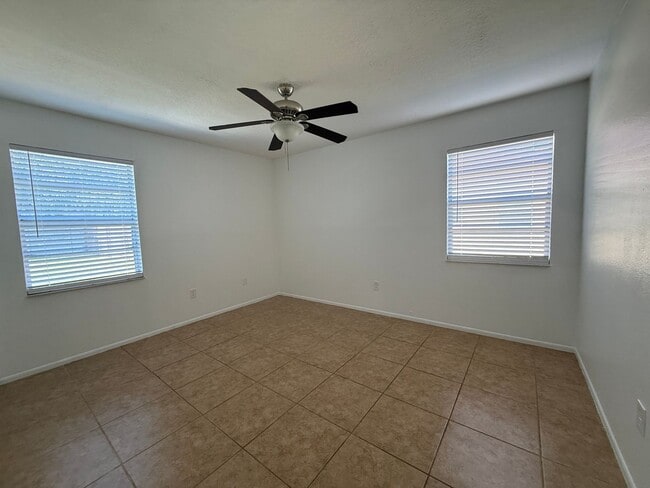 Building Photo - 7424 Golden Glenn Ct